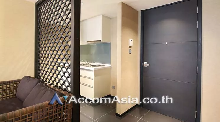  1 Bedroom  Condominium For Sale in Ploenchit, Bangkok  near BTS Ratchadamri (AA18983)