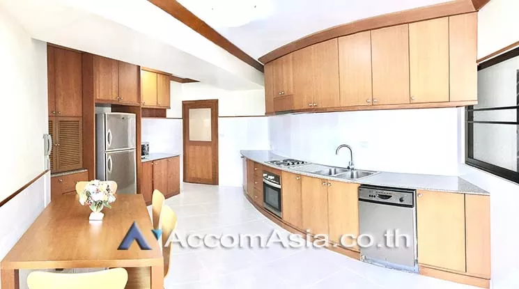  3 Bedrooms  Apartment For Rent in Sukhumvit, Bangkok  near BTS Asok - MRT Sukhumvit (AA18985)