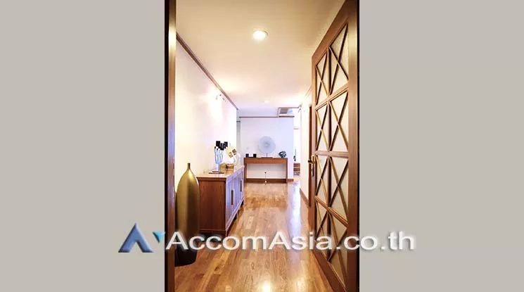  3 Bedrooms  Apartment For Rent in Sukhumvit, Bangkok  near BTS Asok - MRT Sukhumvit (AA18985)