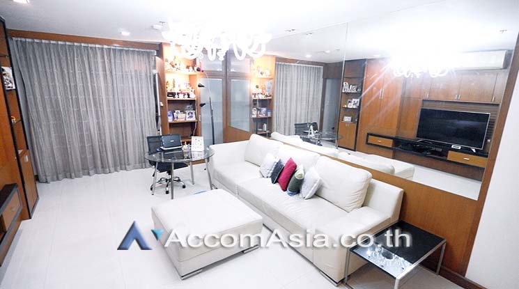  2 Bedrooms  Condominium For Sale in Sukhumvit, Bangkok  near BTS Nana (AA18998)