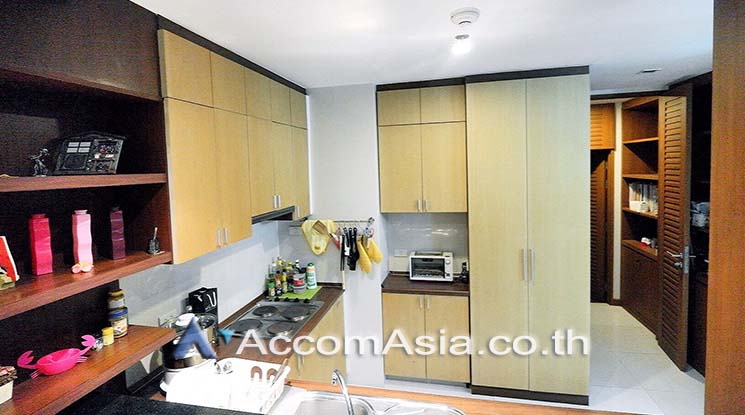  2 Bedrooms  Condominium For Sale in Sukhumvit, Bangkok  near BTS Nana (AA18998)