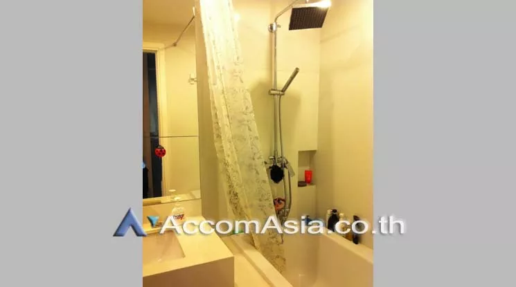  1 Bedroom  Condominium For Rent in Sukhumvit, Bangkok  near BTS Asok - MRT Sukhumvit (AA19020)