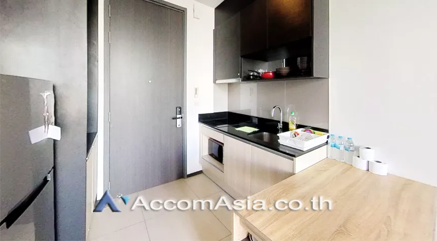  1 Bedroom  Condominium For Rent in Sukhumvit, Bangkok  near BTS Asok - MRT Sukhumvit (AA19042)