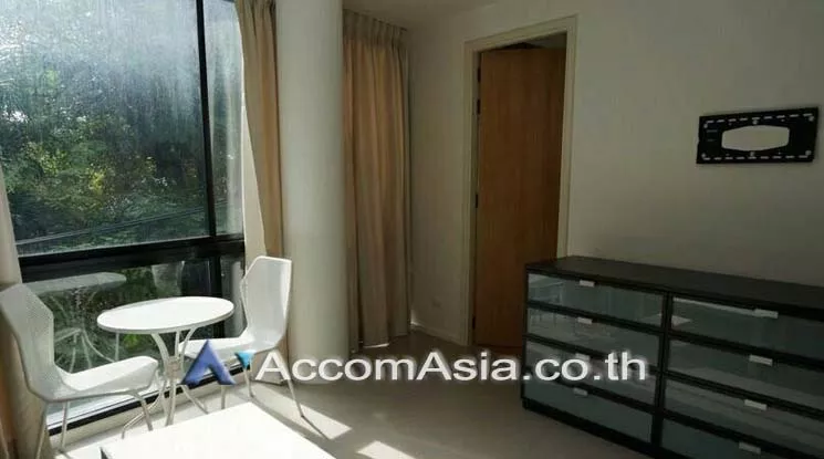  1 Bedroom  Condominium For Sale in Ploenchit, Bangkok  near BTS Ploenchit (AA19154)