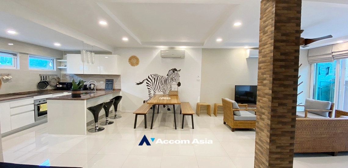 10  3 br Townhouse for rent and sale in Sukhumvit ,Bangkok BTS Ekkamai AA19225