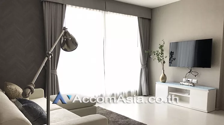  2 Bedrooms  Condominium For Rent in Sukhumvit, Bangkok  near BTS Ekkamai (AA19240)