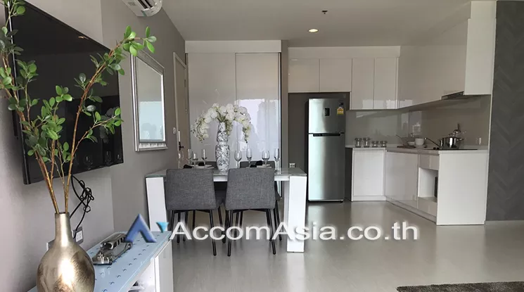  2 Bedrooms  Condominium For Rent in Sukhumvit, Bangkok  near BTS Ekkamai (AA19240)