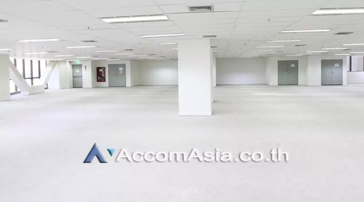 5  Office Space For Rent in Sathorn ,Bangkok BTS Surasak at Chartered Square Building AA19257