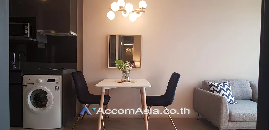  1 Bedroom  Condominium For Rent in Sukhumvit, Bangkok  near BTS Asok - MRT Sukhumvit (AA19272)