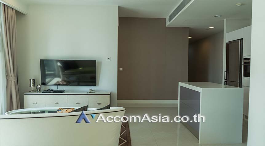  2 Bedrooms  Condominium For Rent in Ploenchit, Bangkok  near BTS Chitlom (AA19308)