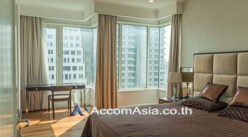  2 Bedrooms  Condominium For Rent in Ploenchit, Bangkok  near BTS Chitlom (AA19308)