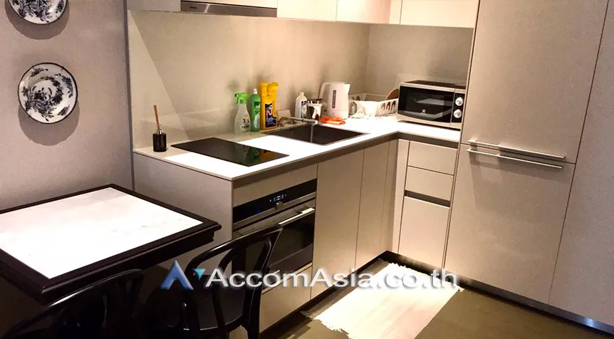  1 Bedroom  Condominium For Rent in Ploenchit, Bangkok  near BTS Ratchadamri (AA19319)