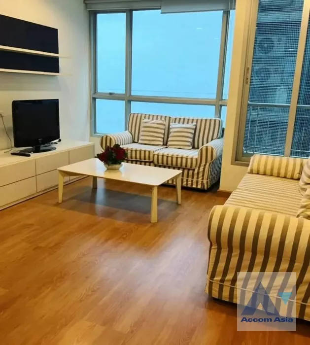  2 Bedrooms  Condominium For Rent in Sukhumvit, Bangkok  near BTS Ekkamai (AA19337)