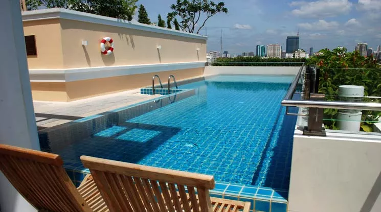  2 Bedrooms  Condominium For Rent in Sukhumvit, Bangkok  near BTS Ekkamai (AA19338)