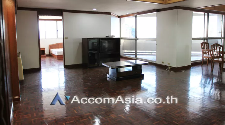  4 Bedrooms  Condominium For Rent in Sukhumvit, Bangkok  near BTS Ekkamai (AA19373)