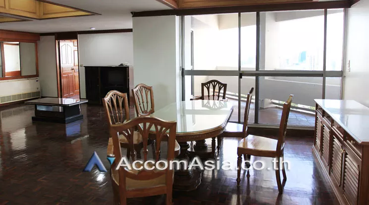  4 Bedrooms  Condominium For Rent in Sukhumvit, Bangkok  near BTS Ekkamai (AA19373)