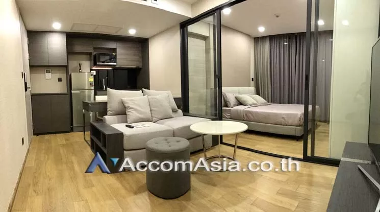  1 Bedroom  Condominium For Rent in Ploenchit, Bangkok  near BTS Chitlom (AA19486)