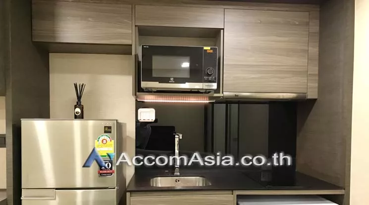  1 Bedroom  Condominium For Rent in Ploenchit, Bangkok  near BTS Chitlom (AA19486)