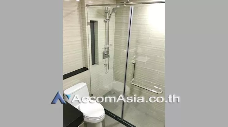  1 Bedroom  Condominium For Rent in Ploenchit, Bangkok  near BTS Chitlom (AA19486)