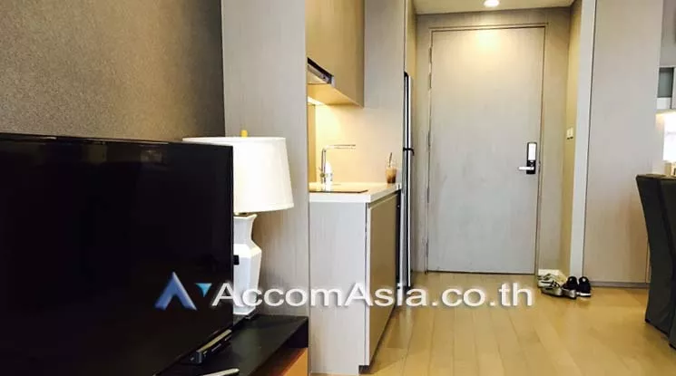  1 Bedroom  Condominium For Rent in Sukhumvit, Bangkok  near BTS Ekkamai (AA19530)