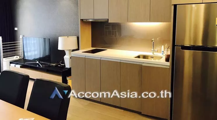  1 Bedroom  Condominium For Rent in Sukhumvit, Bangkok  near BTS Ekkamai (AA19530)