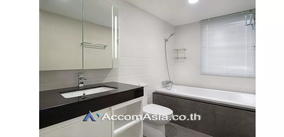  1 Bedroom  Apartment For Rent in Sukhumvit, Bangkok  near BTS Phrom Phong (AA19542)