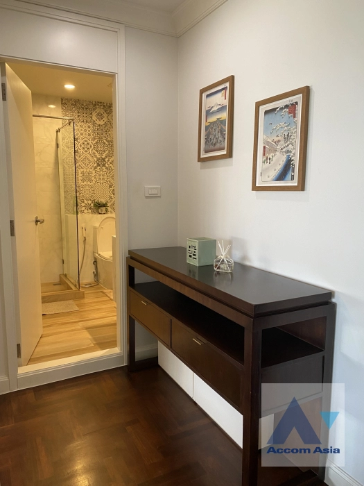  2 Bedrooms  Condominium For Rent in Sathorn, Bangkok  near MRT Khlong Toei (10293)