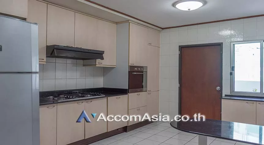  4 Bedrooms  Apartment For Rent in Sukhumvit, Bangkok  near BTS Asok - MRT Sukhumvit (AA19603)