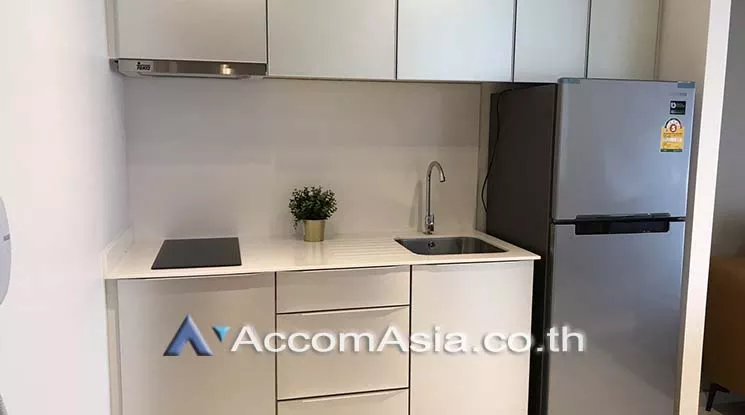  1 Bedroom  Condominium For Rent in Sukhumvit, Bangkok  near BTS Ekkamai (AA19615)