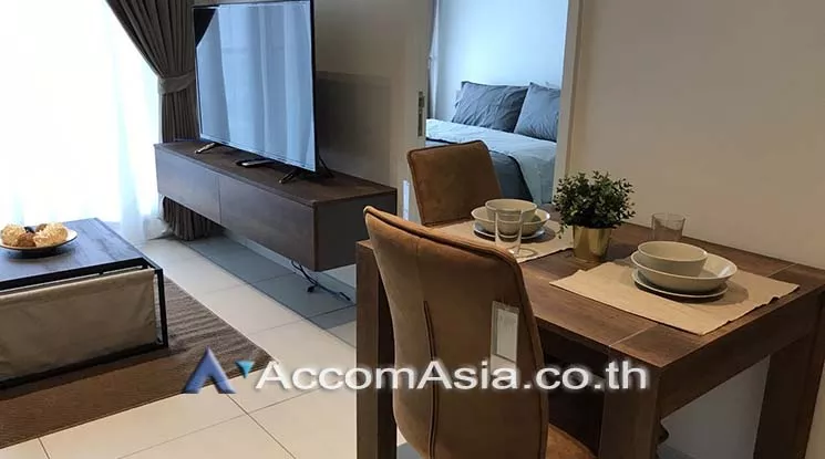  1 Bedroom  Condominium For Rent in Sukhumvit, Bangkok  near BTS Ekkamai (AA19615)