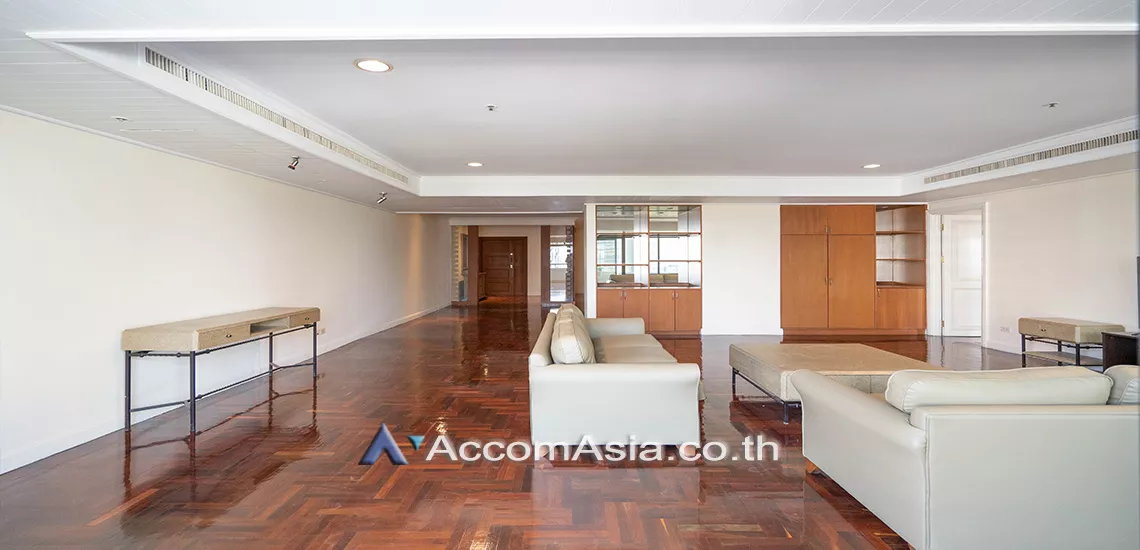  3 Bedrooms  Condominium For Rent in Sukhumvit, Bangkok  near BTS Nana (AA19640)