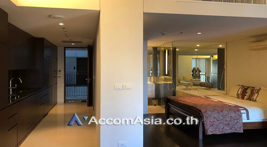  1 Bedroom  Condominium For Rent in Ploenchit, Bangkok  near BTS Ratchadamri (AA19675)