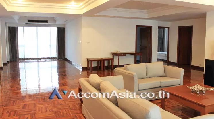  3 Bedrooms  Apartment For Rent in Sukhumvit, Bangkok  near BTS Nana (AA19677)