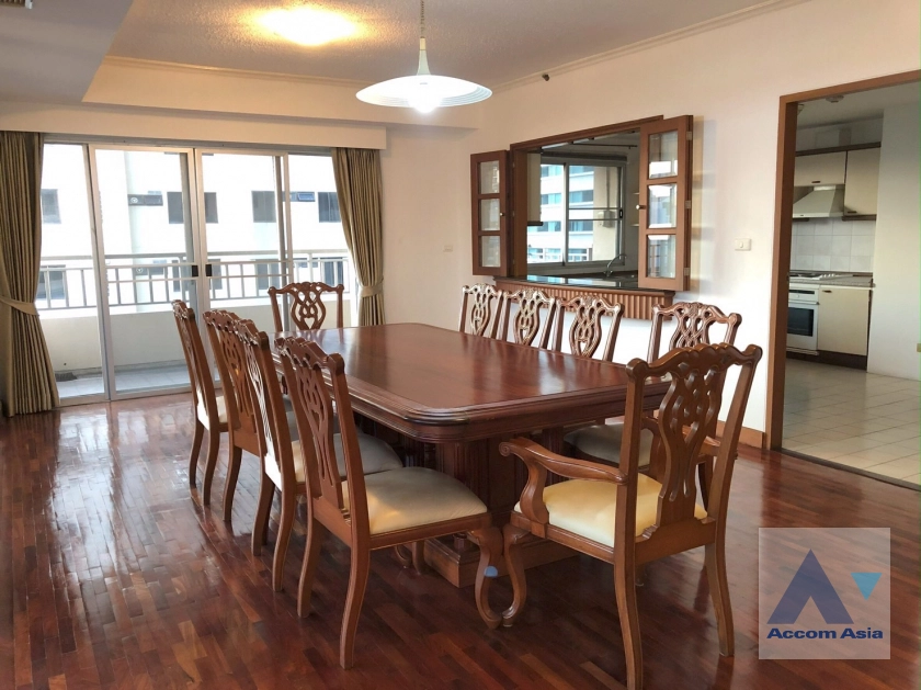  2 Bedrooms  Condominium For Rent in Sathorn, Bangkok  near BTS Sala Daeng - MRT Lumphini (AA19684)