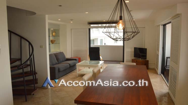 Corner Unit, Duplex Condo, Pet friendly |  2 Bedrooms  Condominium For Rent in Sukhumvit, Bangkok  near BTS Ekkamai (AA19718)