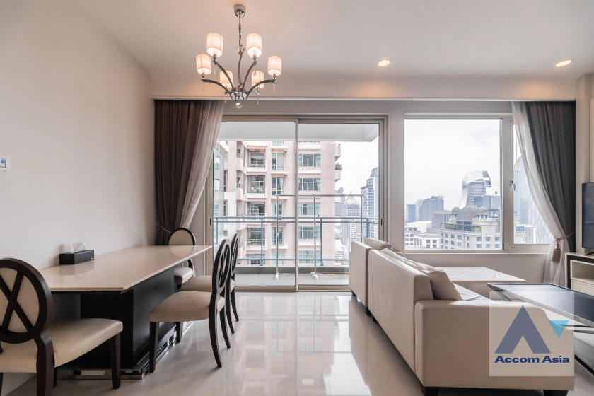  2 Bedrooms  Condominium For Rent in Ploenchit, Bangkok  near BTS Chitlom (AA19761)