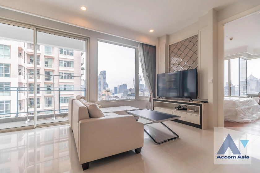  2 Bedrooms  Condominium For Rent in Ploenchit, Bangkok  near BTS Chitlom (AA19761)