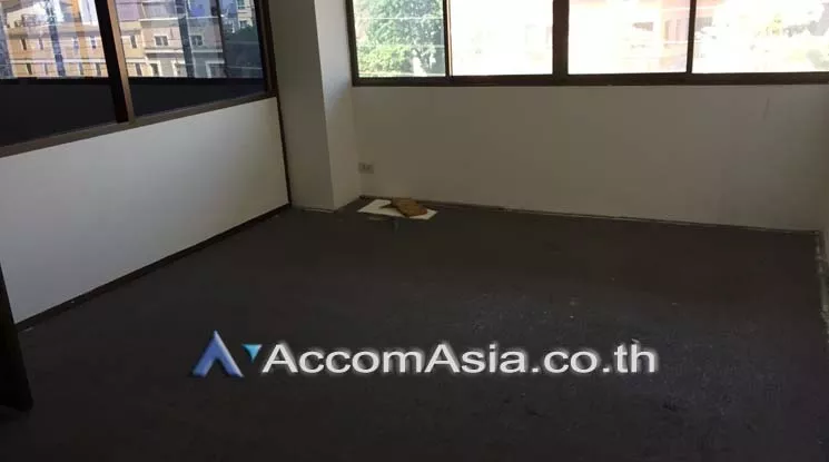  1  Office Space For Rent in Ratchadaphisek ,Bangkok MRT Huai Khwang at Thospol Building AA19800