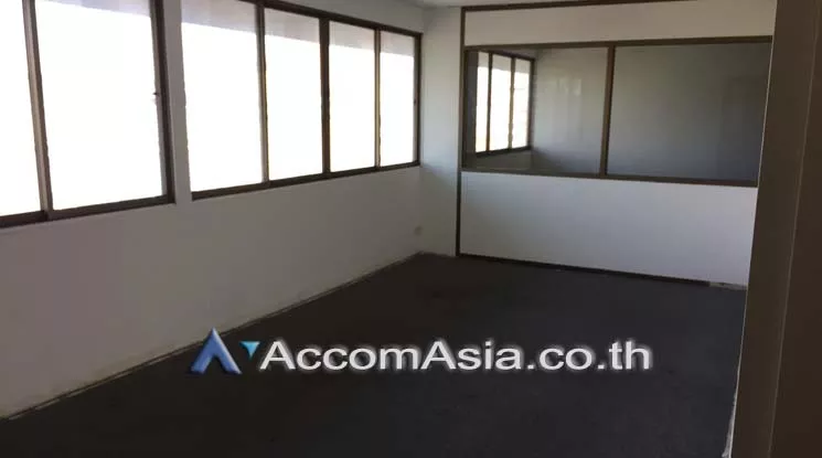 5  Office Space For Rent in Ratchadaphisek ,Bangkok MRT Huai Khwang at Thospol Building AA19800