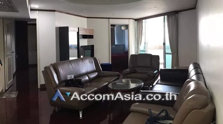  3 Bedrooms  Condominium For Rent in Sukhumvit, Bangkok  near BTS Ekkamai (AA19853)