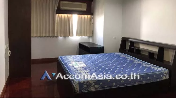  3 Bedrooms  Condominium For Rent in Sukhumvit, Bangkok  near BTS Ekkamai (AA19853)