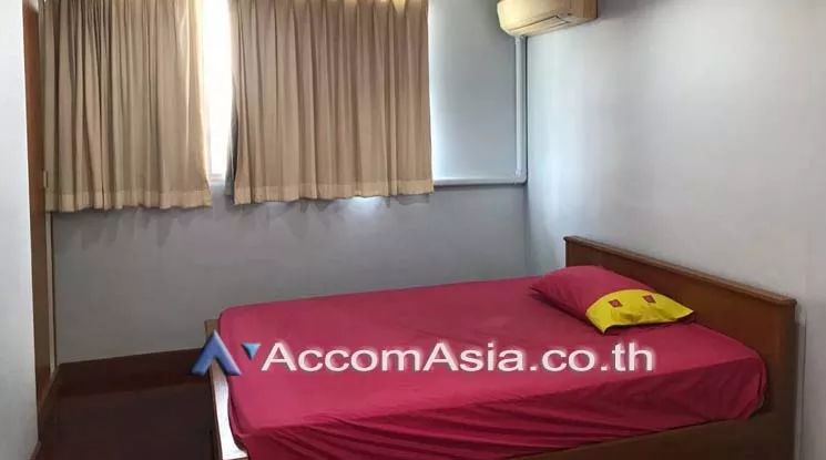  3 Bedrooms  Condominium For Rent in Sukhumvit, Bangkok  near BTS Ekkamai (AA19853)