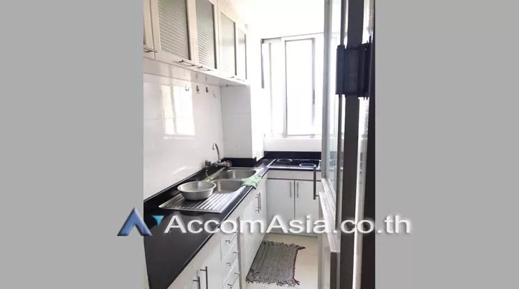  3 Bedrooms  Condominium For Rent in Sukhumvit, Bangkok  near BTS Ekkamai (AA19853)