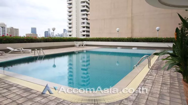 Big Balcony |  3 Bedrooms  Condominium For Rent in Sukhumvit, Bangkok  near BTS Nana (AA19878)