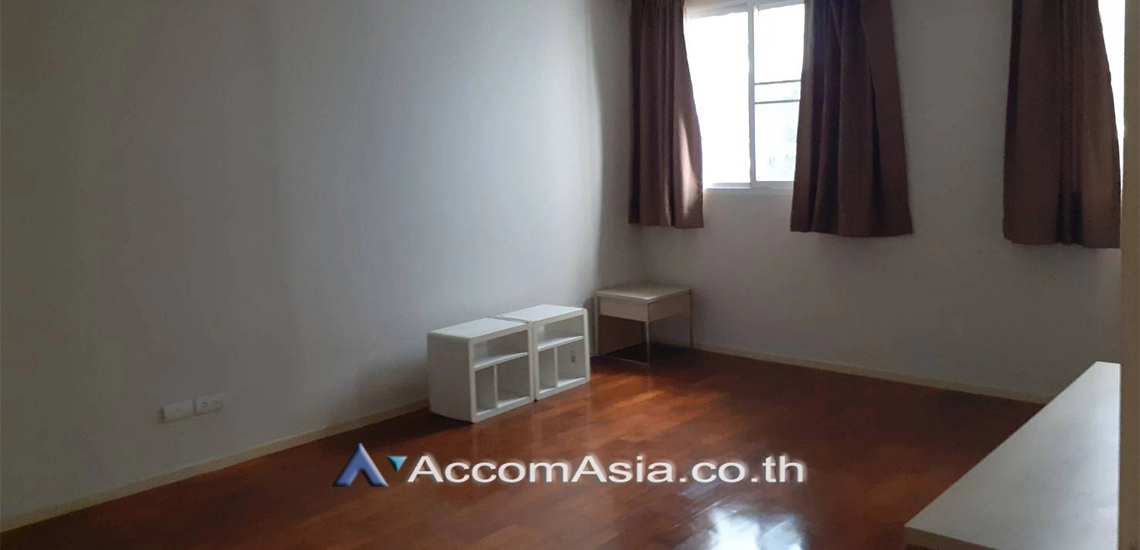  3 Bedrooms  Condominium For Rent in Sukhumvit, Bangkok  near BTS Nana (AA20004)