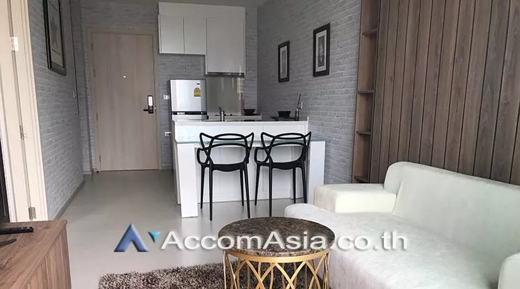  1 Bedroom  Condominium For Rent in Sukhumvit, Bangkok  near BTS Ekkamai (AA20017)