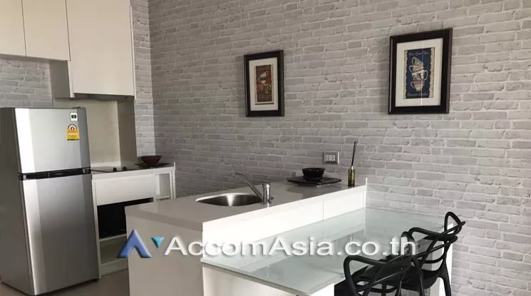  1 Bedroom  Condominium For Rent in Sukhumvit, Bangkok  near BTS Ekkamai (AA20017)