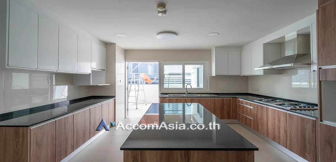 Pet friendly |  3 Bedrooms  Apartment For Rent in Sukhumvit, Bangkok  near BTS Asok - MRT Sukhumvit (AA20054)