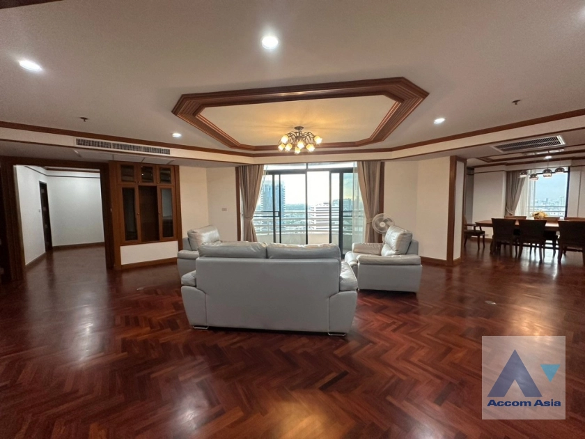 Pet friendly |  3 Bedrooms  Condominium For Rent in Sukhumvit, Bangkok  near BTS Phrom Phong (2121001)