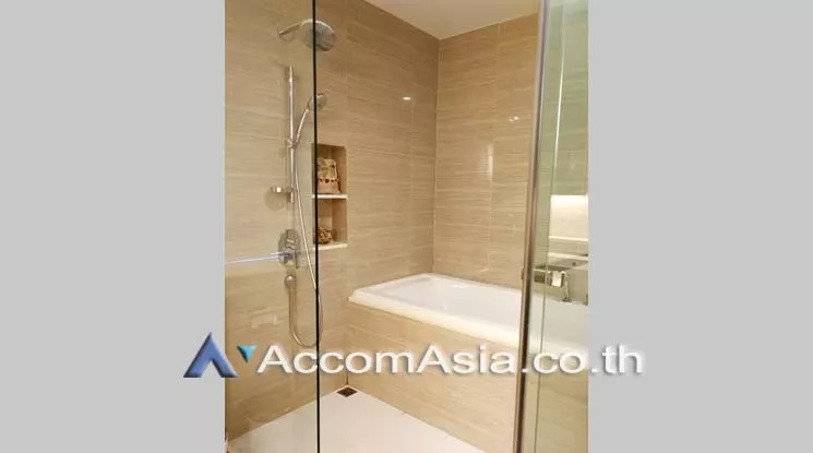  1 Bedroom  Condominium For Rent in Sukhumvit, Bangkok  near BTS Ekkamai (AA20076)